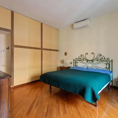 Porta Pia Elegant Two Bedroom Apartman *